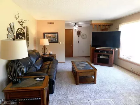 922 Ridge Rd, Denison, IA 51442 photo 2