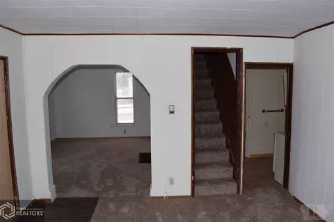 301 E Clark St, Creston, IA 50801 photo 3