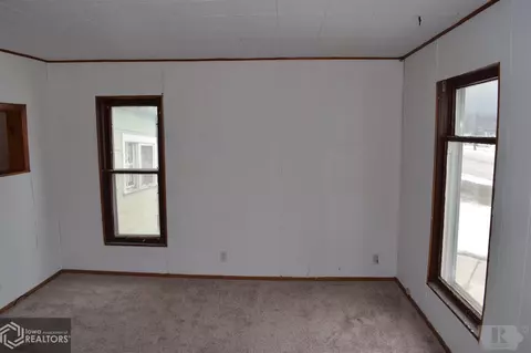 301 E Clark St, Creston, IA 50801 photo 2