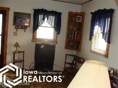 502 S Maple St, Creston, IA 50801 photo 2
