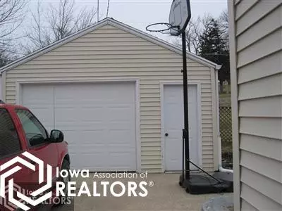 1109 Maple St, Atlantic, IA 50022 photo 2
