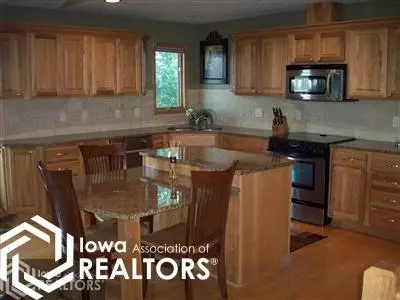 1220 E 11th St, Carroll, IA 51401 photo 2