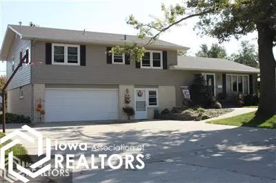 2002 Crestview Dr, Carroll, IA 51401 photo 1