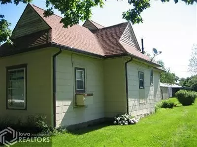 720 S 2nd St, Perry, IA 50220 photo 2
