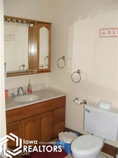 302 E Mill St, Avoca, IA 51521 photo 8