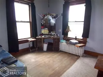 413 W Everett St, Orient, IA 50858 photo 2