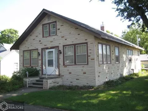 402 3rd St, Perry, IA 50220 photo 1