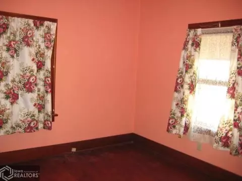 402 3rd St, Perry, IA 50220 photo 6