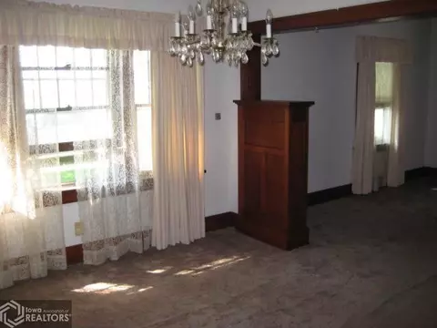 402 3rd St, Perry, IA 50220 photo 2