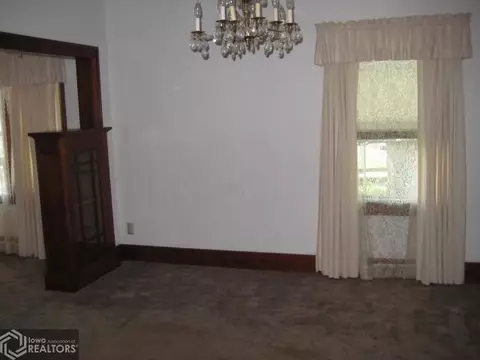 402 3rd St, Perry, IA 50220 photo 3