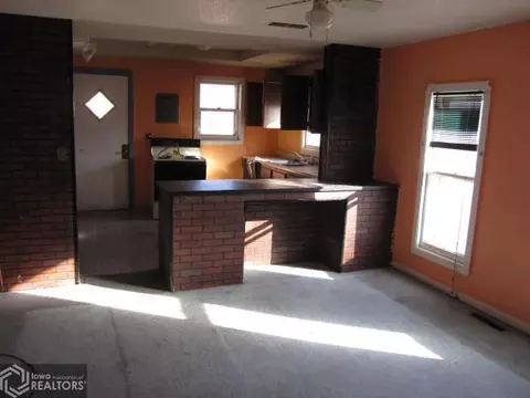 808 Fourth St, Perry, IA 50220 photo 3