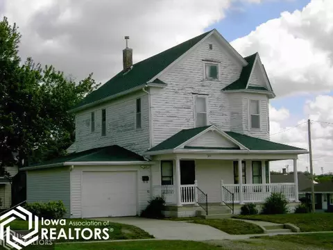 327 E 5th St, Carroll, IA 51401 photo 2