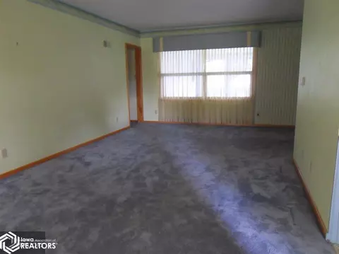 526 3rd St, Glidden, IA 51443 photo 2