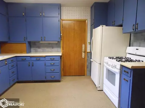 526 3rd St, Glidden, IA 51443 photo 4