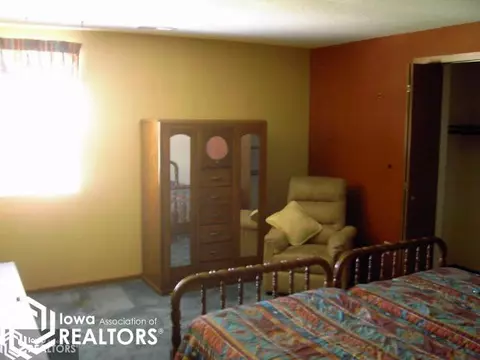 228 E Todd Ter, Carroll, IA 51401 photo 2