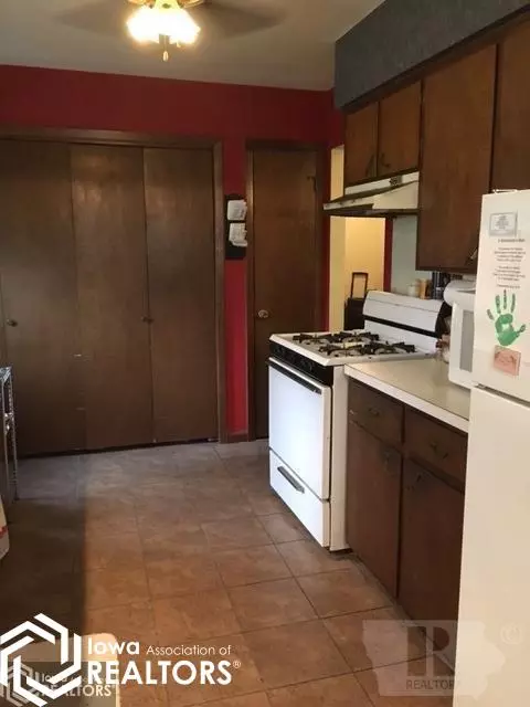 708 Walnut St, Walnut, IA 51577 photo 9