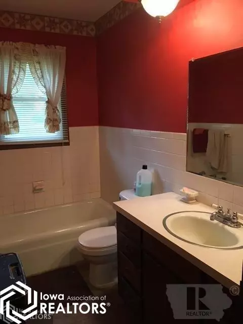 708 Walnut St, Walnut, IA 51577 photo 11