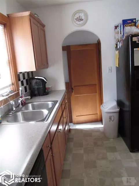 305 E 4th St, Atlantic, IA 50022 photo 4