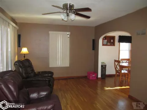 305 E 4th St, Atlantic, IA 50022 photo 2