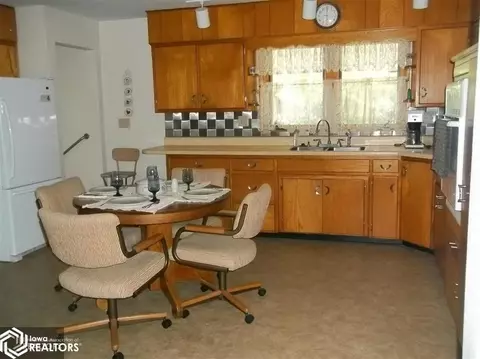 205 E Summit St, Creston, IA 50801 photo 9