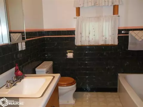 205 E Summit St, Creston, IA 50801 photo 11