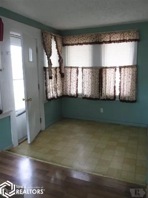 112 S Main St, Denison, IA 51442 photo 2