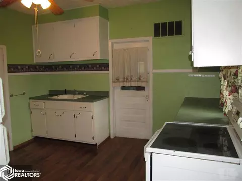112 S Main St, Denison, IA 51442 photo 5