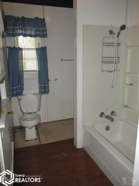 112 S Main St, Denison, IA 51442 photo 9