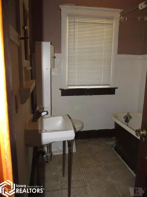 313 N Main St, Denison, IA 51442 photo 13