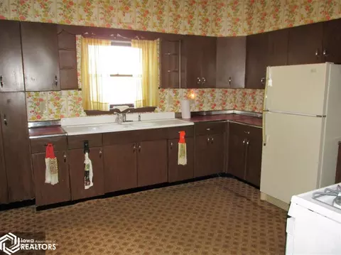 304 S Main St, Denison, IA 51442 photo 11