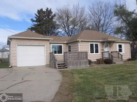 319 E 7th St, Carroll, IA 51401 photo 1