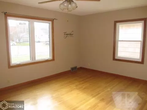 319 E 7th St, Carroll, IA 51401 photo 5