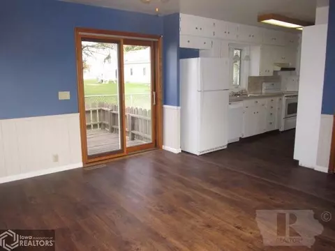 319 E 7th St, Carroll, IA 51401 photo 2