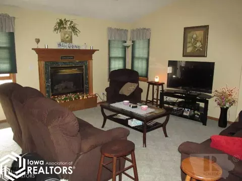 515 Sunset Dr, Denison, IA 51442 photo 4