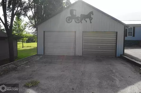 227 E 5th Ave, Dedham, IA 51440 photo 3