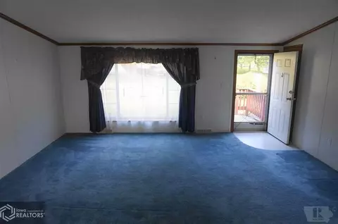 227 E 5th Ave, Dedham, IA 51440 photo 4