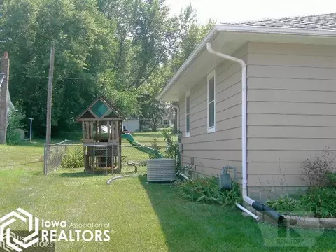 618 E 3rd St, Carroll, IA 51401 photo 7