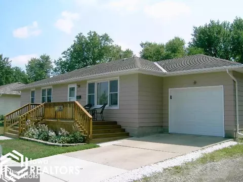 618 E 3rd St, Carroll, IA 51401 photo 2