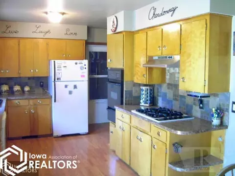 618 E 3rd St, Carroll, IA 51401 photo 9
