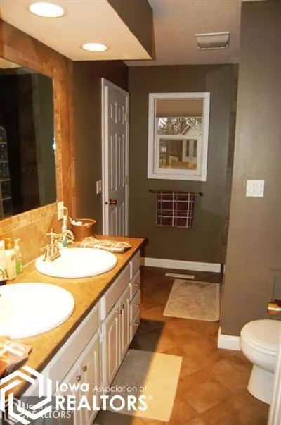 650 Golf View Dr, Garner, IA 50438 photo 12