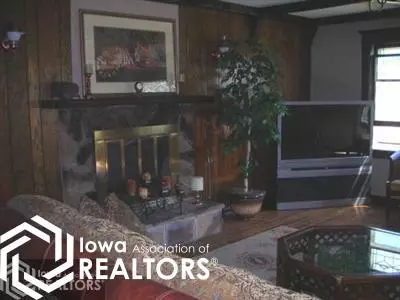 302 Clinton St, Corwith, IA 50430 photo 2