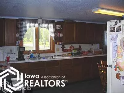 102 Oak St, Corwith, IA 50430 photo 3