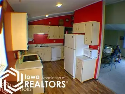 540 W 5th St, Garner, IA 50438 photo 7