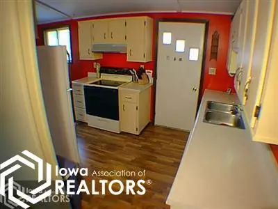 540 W 5th St, Garner, IA 50438 photo 3