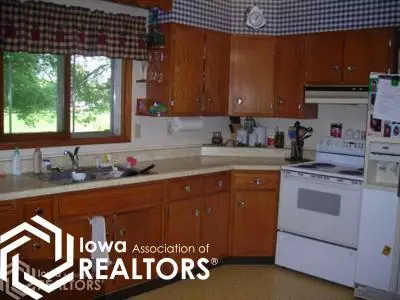 508 Standring St, Corwith, IA 50430 photo 2