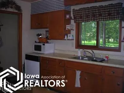 508 Standring St, Corwith, IA 50430 photo 4