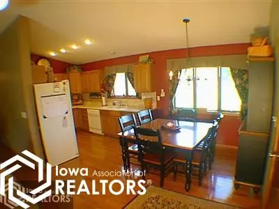 220 W Lyon St, Garner, IA 50438 photo 4