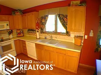 220 W Lyon St, Garner, IA 50438 photo 3