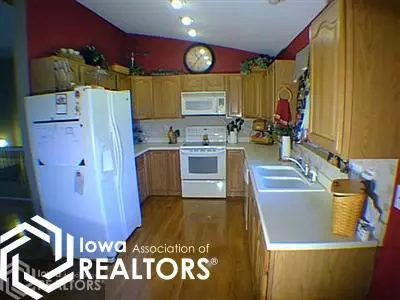 220 W Lyon St, Garner, IA 50438 photo 2