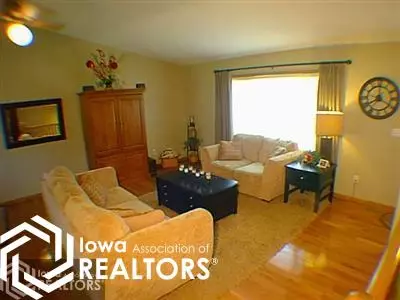 220 W Lyon St, Garner, IA 50438 photo 8